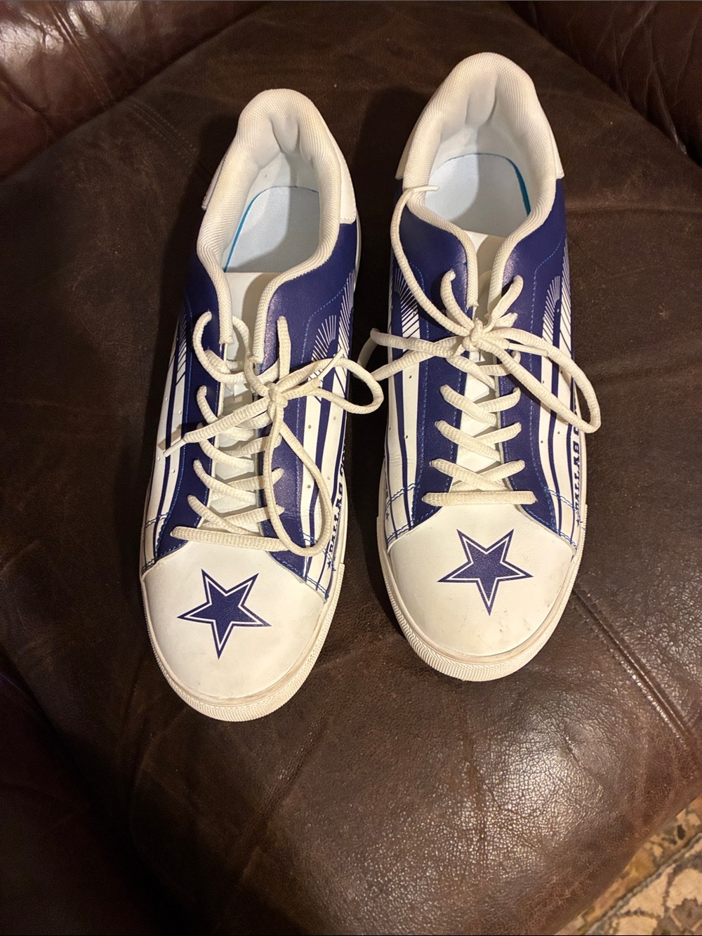 Men's White and Navy Star-Accent Lace-Up Sneakers